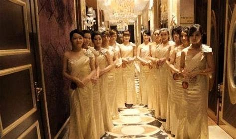 郑州皇家一号月入百万的四大美女，身怀“绝技”，名车豪宅全都有__财经头条