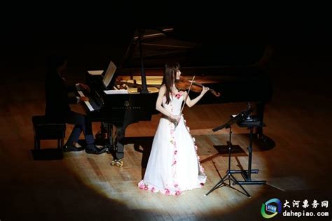 国际艺术节 | “小提琴女神”安妮-索菲·穆特即将来沪演出，15场照片带你走进她的音乐世界 - 周到