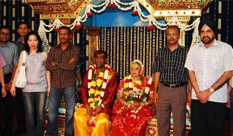 印度“妓女村”女孩集体结婚 打破卖淫陋习(图)