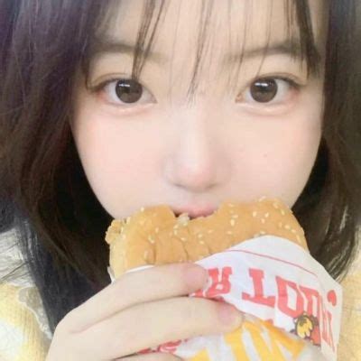 网恋自拍照甜美女生头像