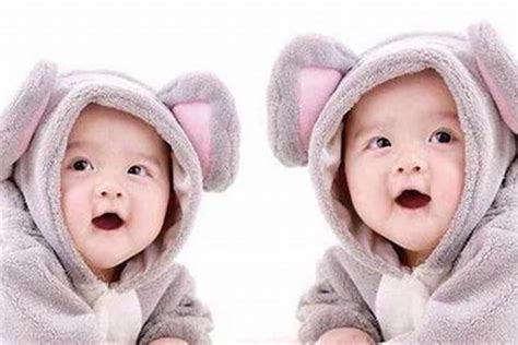 韩星为三胞胎取名大韩民国万岁 贺年照萌翻众人_娱乐_腾讯网