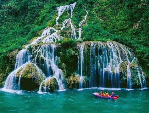 三千峰林八百水，梦回千年张家界，石英砂岩峰林地貌匪夷所思！