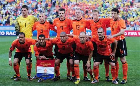 荷兰国家队备战世预赛_新浪图片