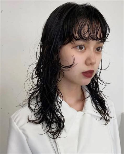 湿发卸妆甜美女生头像