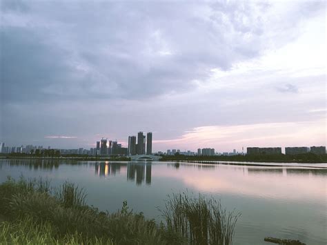 武汉东湖边上有这么一座建筑，展现楚国之雄风，令人想起古荆州