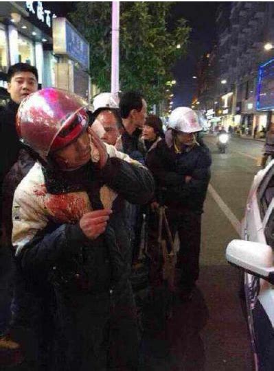 突发！上海一小学门口发生男子持刀砍人事件，已致两名男童死亡