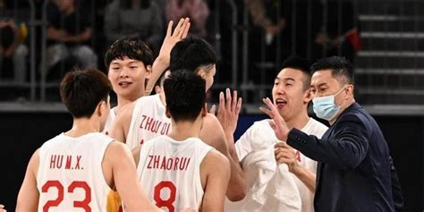 中国男篮VS澳大利亚二番战 周鹏：小板凳已经备好 加油兄弟们_手机新浪网