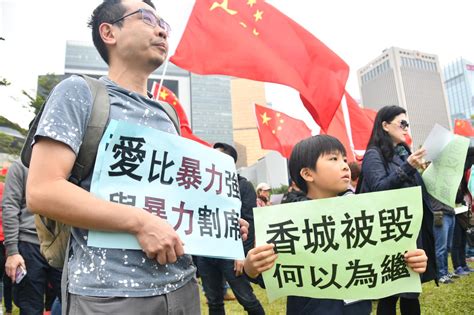 行动了！香港市民举行"控诉暴力大集会"：向黑暴喊停_手机新浪网