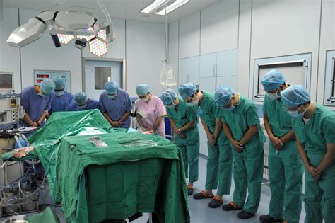 【图集】镜头下的器官捐献：1例器官捐献者最多可让11人获得新生|界面新闻 · 影像