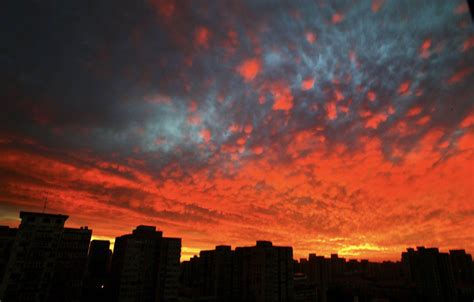 惊艳！北京今晨大片粉色朝霞映红半边天空-天气图集-中国天气网
