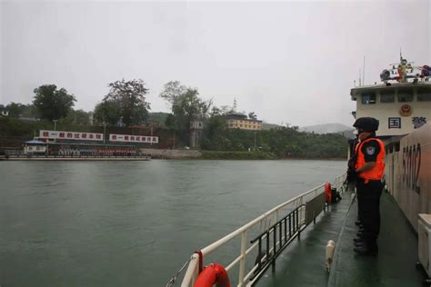 一艘货船湄公河上遇险，四国联合巡逻执法编队成功救助_云南长安网