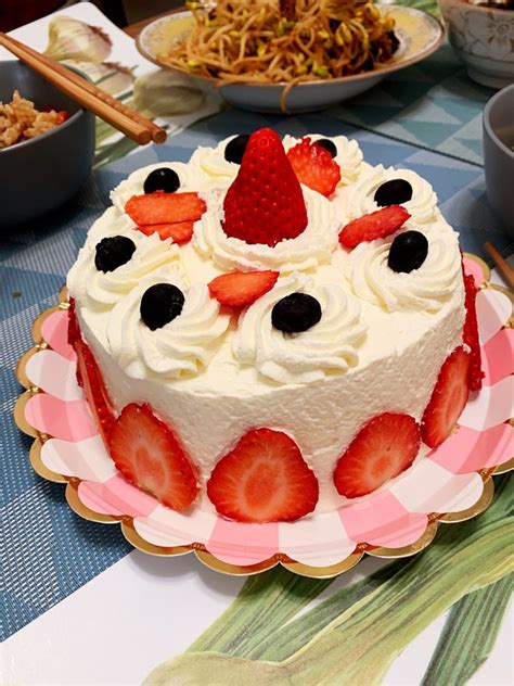 【6寸生日蛋糕的做法步骤图，怎么做好吃】toffee鱼_下厨房