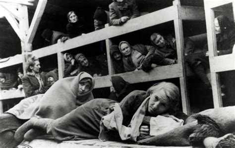 1945年英军解放纳粹贝尔森集中营悲惨影像-天下老照片网