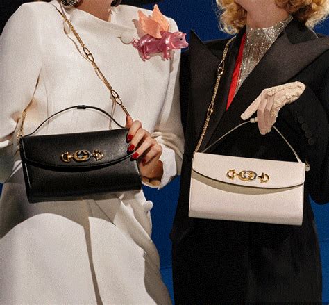 新包 | Gucci 发布全新 Zumi 系列手袋：互扣式双 G Logo 与马衔扣 - iBag · 包包