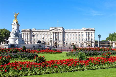 英国女王住的地方叫什么宫 - 业百科