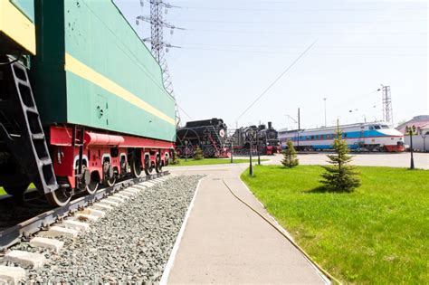教练欧洲俄罗斯铁路公火车头在萨马拉的照片引擎高清图片下载-正版图片307556041-摄图网