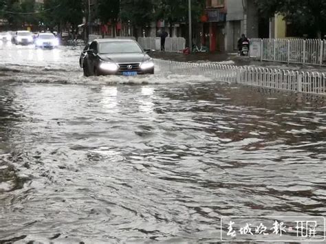 昆明市区迎大雨 部分道路淹积水_金羊网新闻