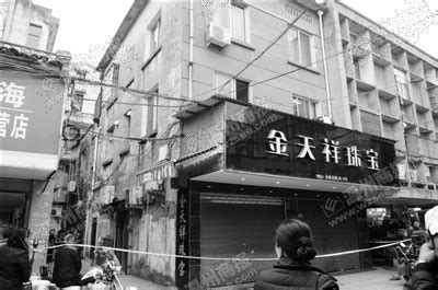 苍南钱库一金店遭劫 店主称被劫损失超过70万_社会_温州网