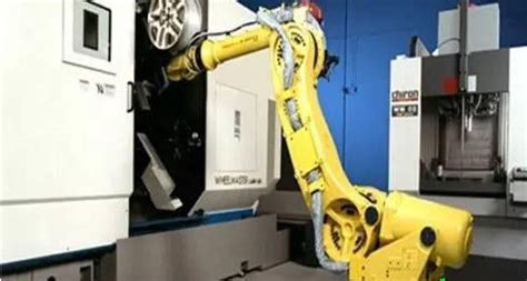 使用自动化机器人上下料设备有什么优势？-资讯中心-大学仕