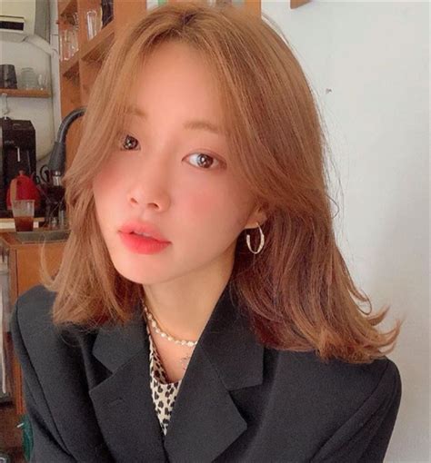 温柔新款发型女生头像