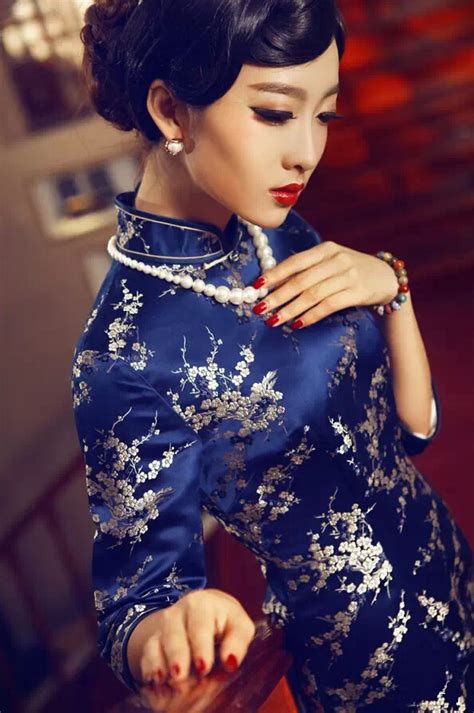 一布旗袍：展现着东方女人的极致与曲线美 - 倾城网
