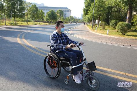 【中国教育在线】轮椅青年张景钰 像“金种子”一样成长！-武汉学院