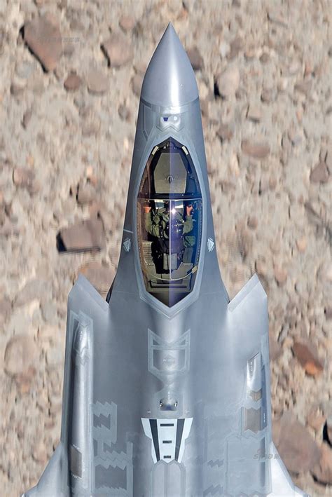 36名种子飞行员进厂接歼20，安装新型导弹发射架性能超F22|导弹|飞行员|发射架_新浪新闻