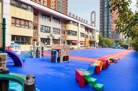 北京6月底前将实现民办幼儿园“证照联办”-幼儿园课桌椅|幼儿园床|玩教具柜|木质攀爬组合滑梯-乐天良木