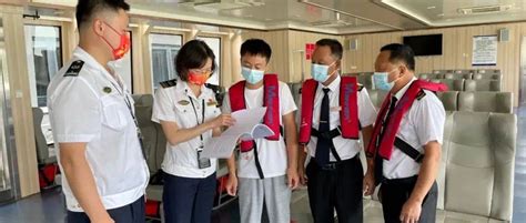 “福景001”轮一名幸存者获救画面公布_腾讯视频