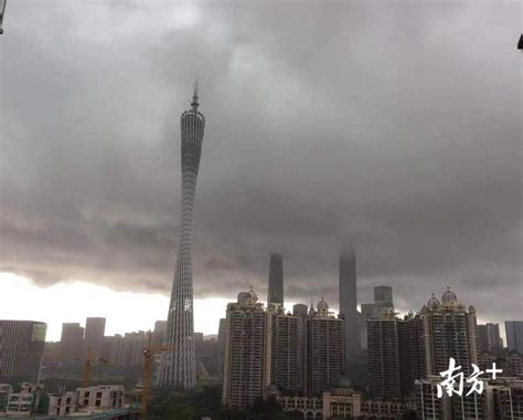 黑云压城！强雷雨+8级大风来袭，广州启动防暴雨三级响应_南方网
