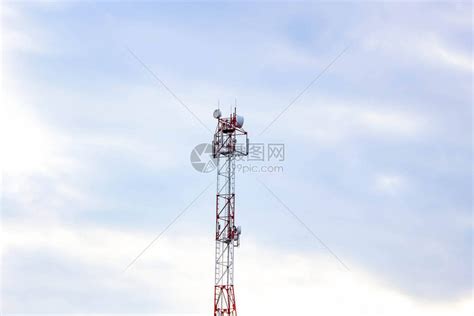 距离天空很远的信号塔高清图片下载-正版图片504157501-摄图网