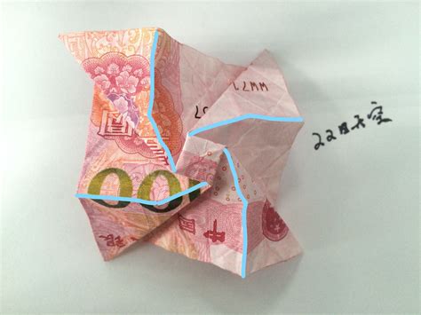 用钱折玫瑰花步骤图解（100元人民币折玫瑰简单折法教程）