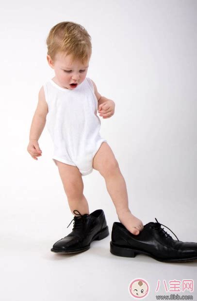 孩子为什么喜欢把鞋子穿反 孩子穿反鞋的原因是什么 _八宝网