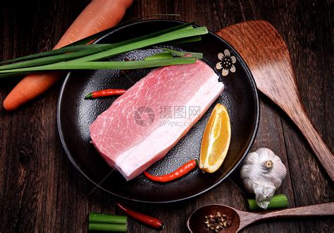 广西南宁横县乡村特别节日吃生猪肉,说是补血养颜你们试过吗!