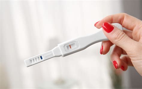 早孕试纸和验孕棒显示怀孕和不怀孕的图片_宫爱网