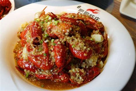 莱克水产与鄂派有名小龙虾餐饮武汉肥肥虾庄合作 联名推出爆款麻辣小龙虾
