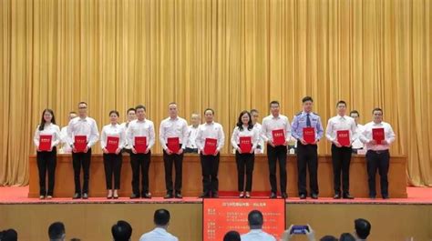 招生首日，10多名广州学生入读江门广大附中