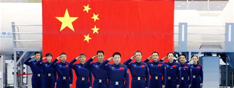 中国航天员：为国出征叩苍穹