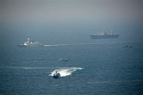 高清：中美海军演习解放军出动022艇【2】--军事--人民网