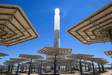 新疆哈密戈壁建出“太阳城” 光伏发电装机规模突破170万千瓦