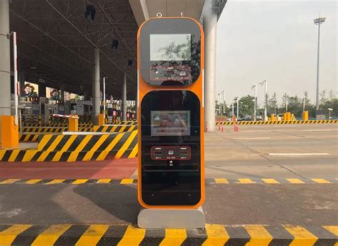 河南省首个智能收费机器人在郑少高速上岗_中国机器人网