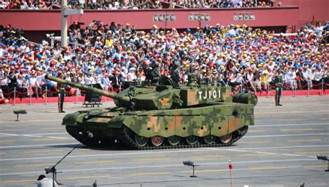 阅兵扫盲班 | 中国99A主战坦克，防护技术让美国人都眼馋 新中国成立70周年大阅兵上，装备方队中打头阵的就是我国自主研发的99A主战坦克 ...