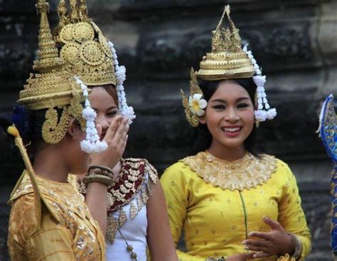 柬埔寨传统服饰美女写真图片 - 站长素材