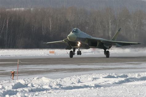 俄顶级战机，苏-35战斗机实力强大，机身结构采用大量的钛合金！