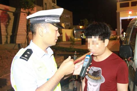 崇左市公安局举行升旗仪式等系列活动庆祝中国人民警察节