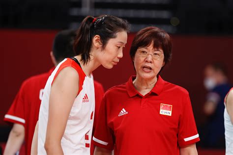 名记：中国女排教练组助朱婷加盟天津 未来仍出国_手机新浪网