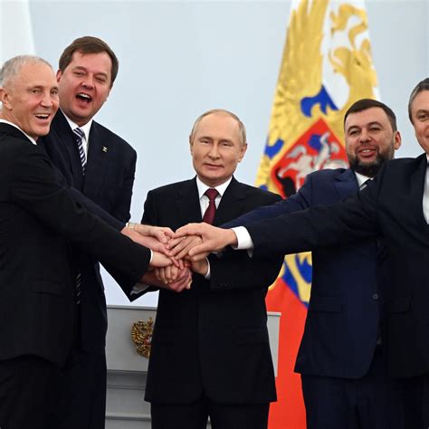 普京签署关于四地加入俄联邦的条约