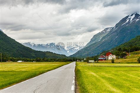 穿过挪威山脉的路美丽的风景旅行旅游挪威山区的道路景观高清图片下载-正版图片300879254-摄图网