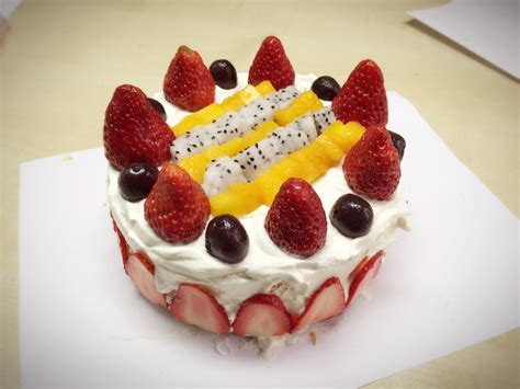 【草莓戚风生日蛋糕的做法步骤图，怎么做好吃】苏粤婉儿_下厨房