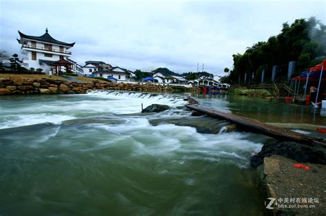 湖南汝城县有条热水河,水温高达98度,沿河村民不用烧水